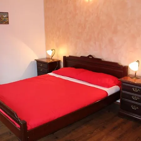 Palazzina Burjaki, Trget Apartment